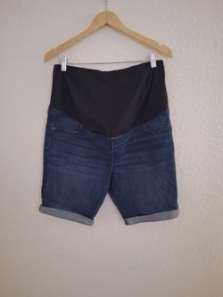 Isabel Maternity by: Ingrid & Isabella Maternity Shorts "Bermuda" Size: 16