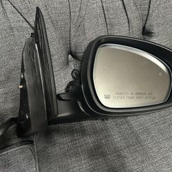 2018 Alfa Romeo  stelvio  right side mirror  with  blind spot headed  and turn signal used 