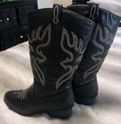 Size 9 cowboy boots