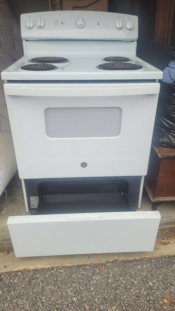 GE Electric Stove (White)
