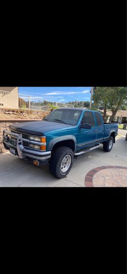 3/4 Ton Chevy 4x4 Truck