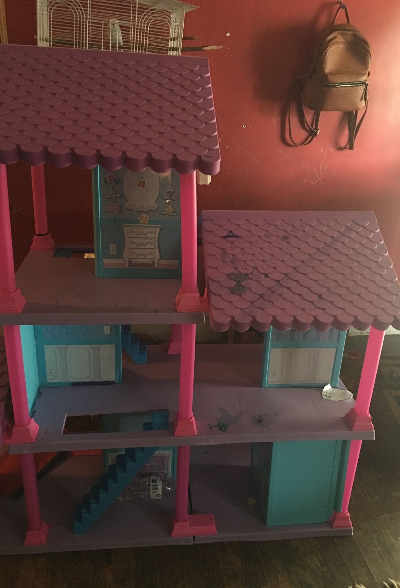Girl play house  & Hobbies