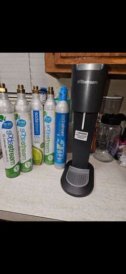 Sodastream Genesis, New Full Co2 & 4 Empty Cylinders