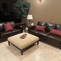 Set Leather Couch - Excellent Condition !!