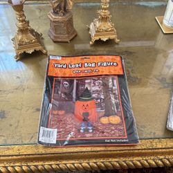 Halloween Yard leaf figure