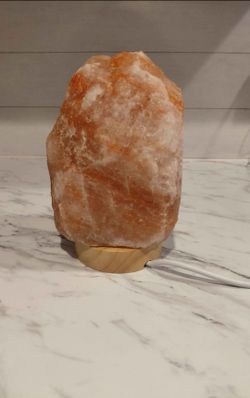 New pink hymalayan salt lamp medium size