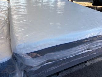Queen size memory foam mattress new
