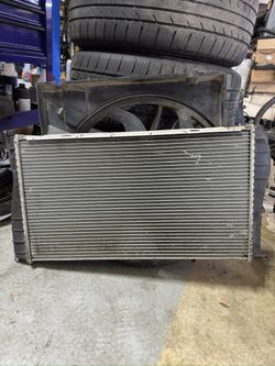 2009 BMW E92 335i Coupe Automatic OEM Engine Radiator with Cooling Fan