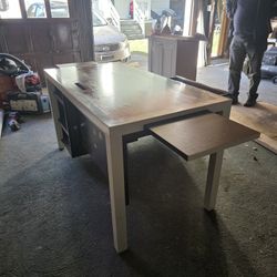 Desk I Good Condition