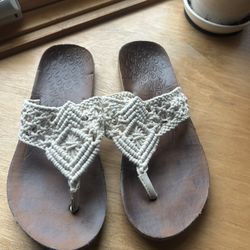 Women’s Size 5 Flip Flop Sandals