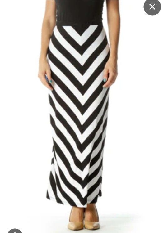 White House Black Market White Black Chevron Maxi Skirt