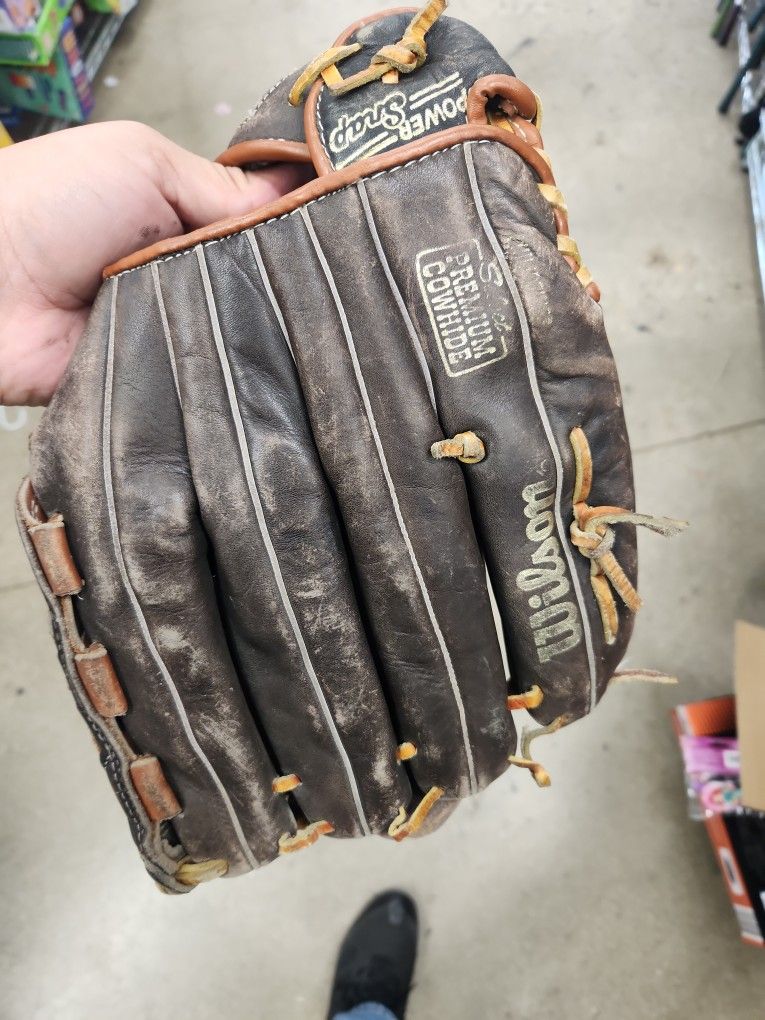 Baseball Righhanded Wilson Leather Glove