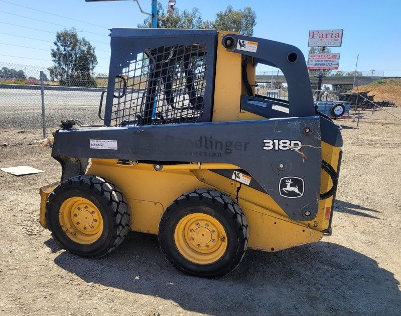 John Deere Skid Steer 318D Bobcat Skidsteer Bob Cat