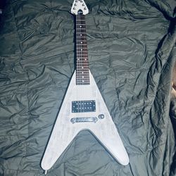 Mini Gibson flying V.