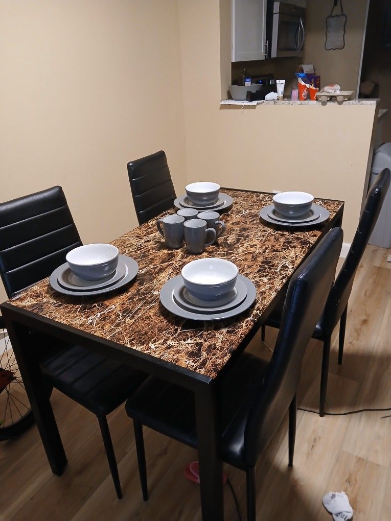 Kitchen Table Seats Family Of 4