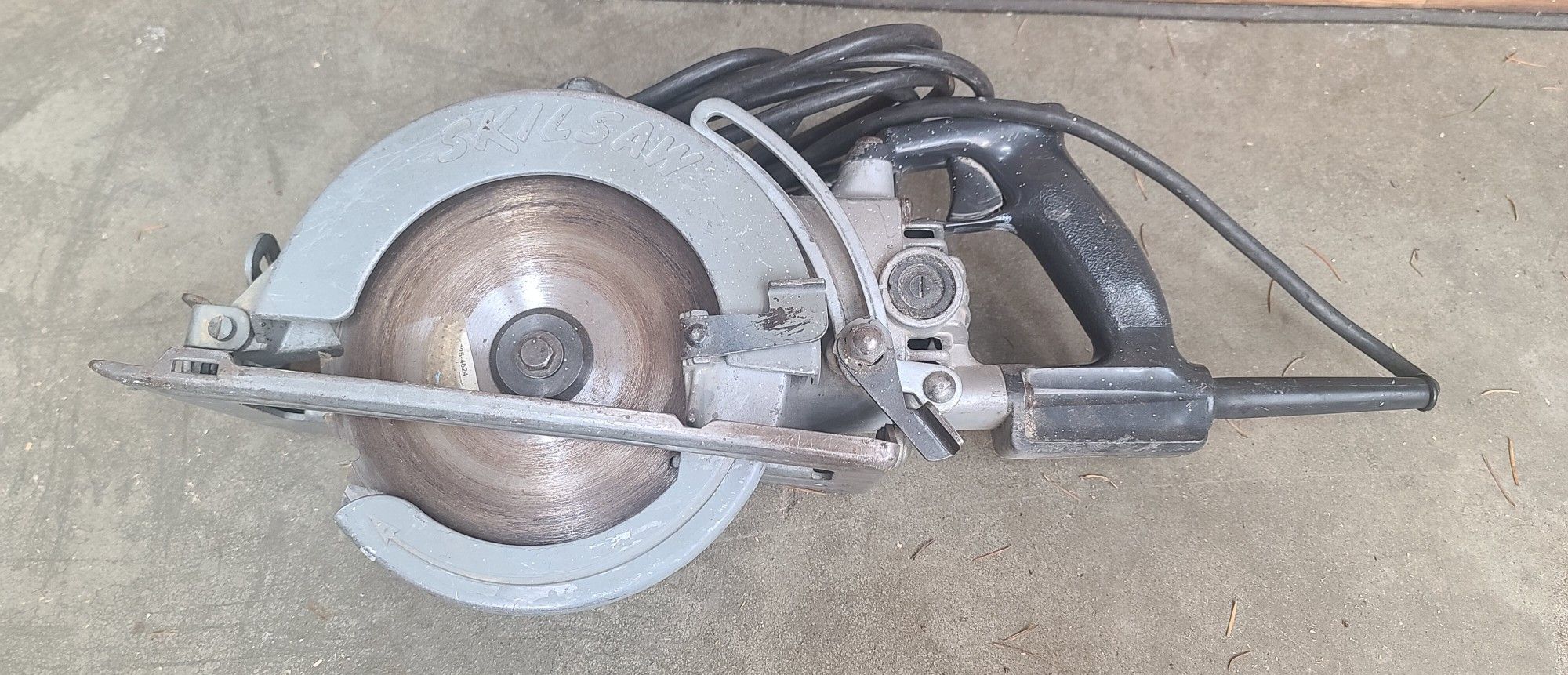 Skilsaw 7-1/4" Worm Drive 77 Heavy Duty Circular Saw 