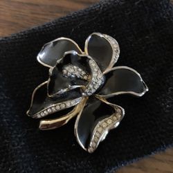 ❤️Vtg~$25~ Black Enamel and Crystal Floral Brooch/Pin