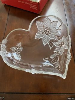 Mikasa Poinsettia Heart Shaped Bowl 10 “ Wide X 2 1/2” Deep