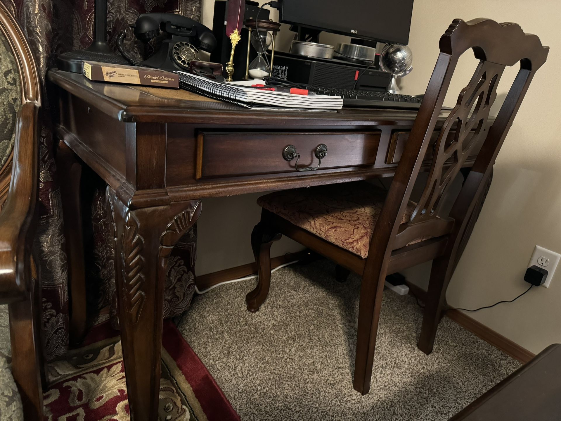 Traditional Writing Desk With Chair