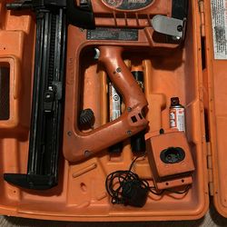 Vendo las dos viene con cargador la primera la doy en 450 la segunda la doy en 300