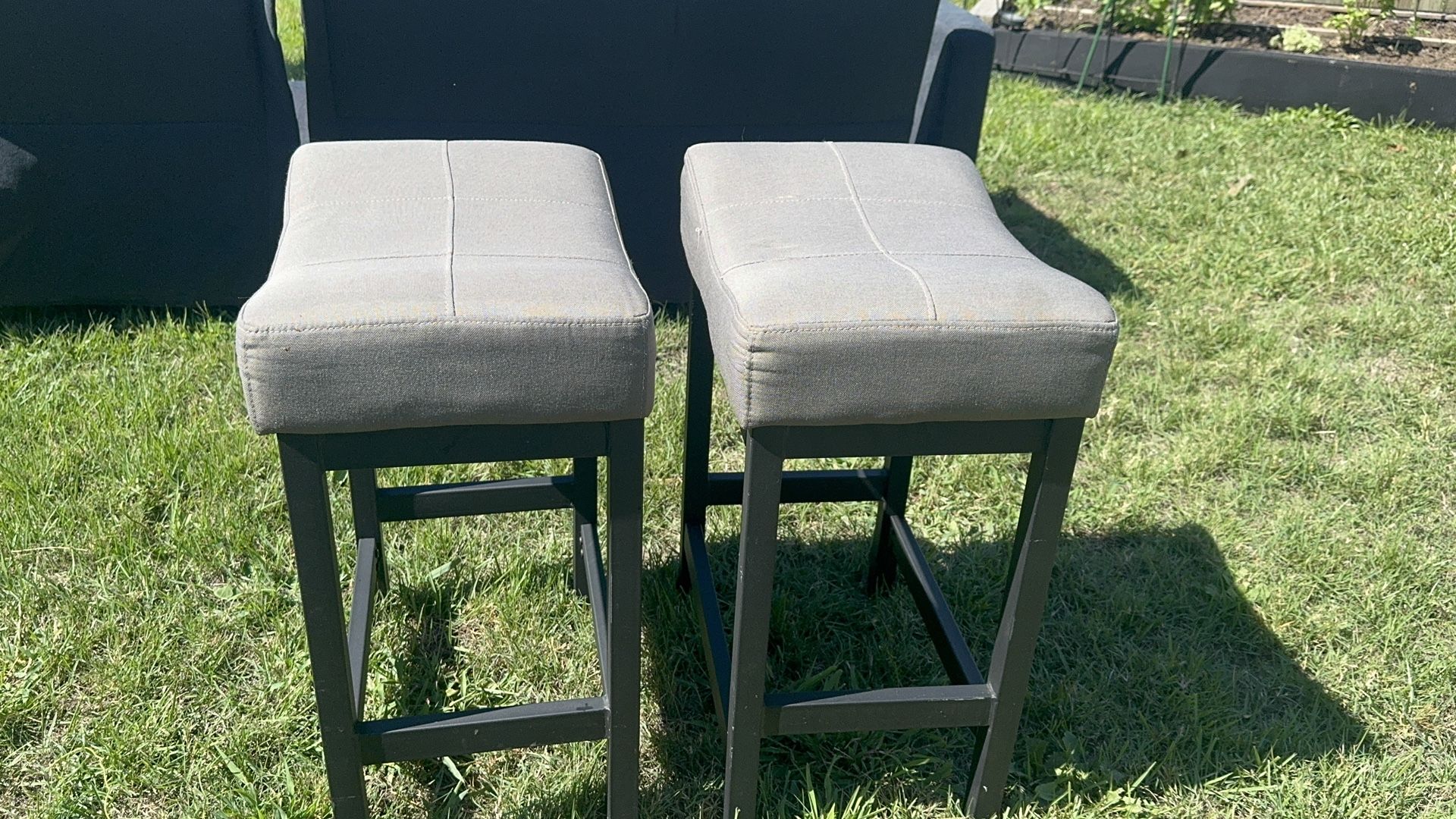2 Piece Bar Table Set  Bar or  Living Room, Dining Room, Game Room, you can use for anything I’m selling for my friend to serious buyers only please s