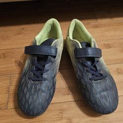 Boys Soccer Cleats (Size 4)