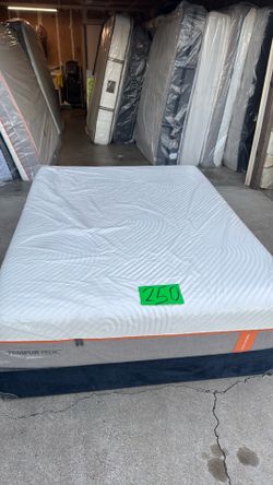 Queen size mattress, and box Pring Tempur Pedic