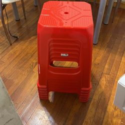 4 Chairs 