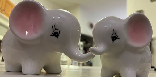 Porcelain set of Elephants