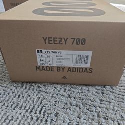 Adidas Yeezy 700 V3 copper fade size 10.5