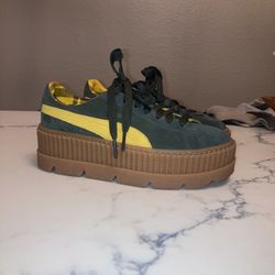 Womens Size 8 Ferry Platform Pumas 