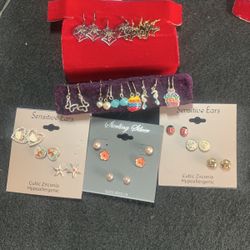 Earrings 