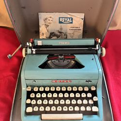 1940’s Royal Quiet Deluxe Portable Typewriter With Case
