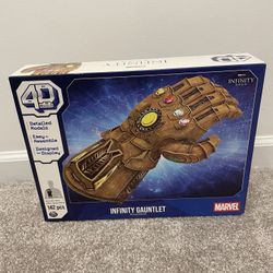 NEW in Box Marvel Infinity Gauntlet 3D Puzzle Model Kit with Stand 