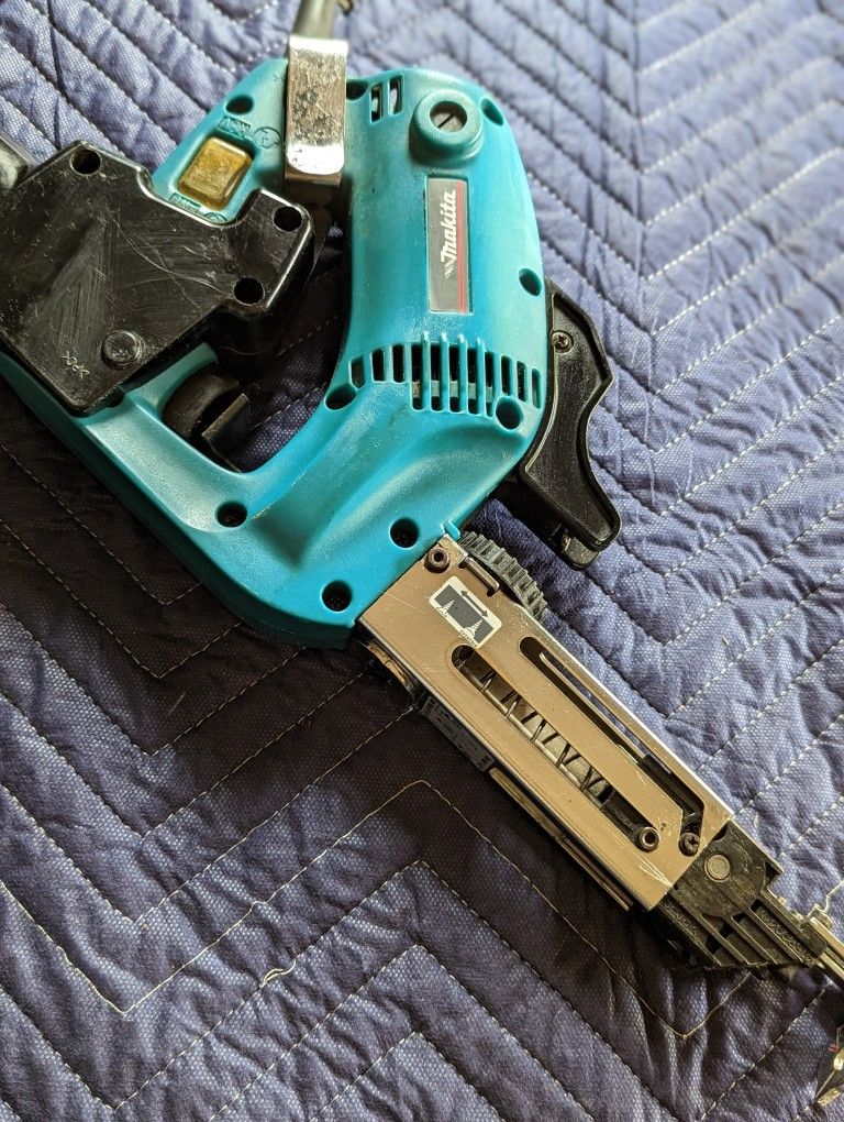 Makita 6832 Flooring Screw Gun