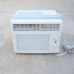Air Conditioner 5,050 BTU Blows Ice Cold Air 16 1/2" W X 15" D X 13" T
