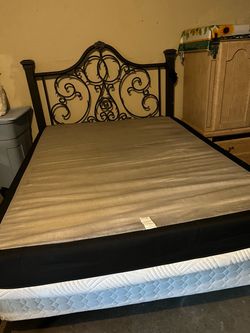 Queen size  bed Tempur-pedic