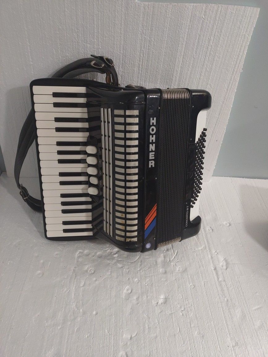 Hohner Accordion Concerto Iiit