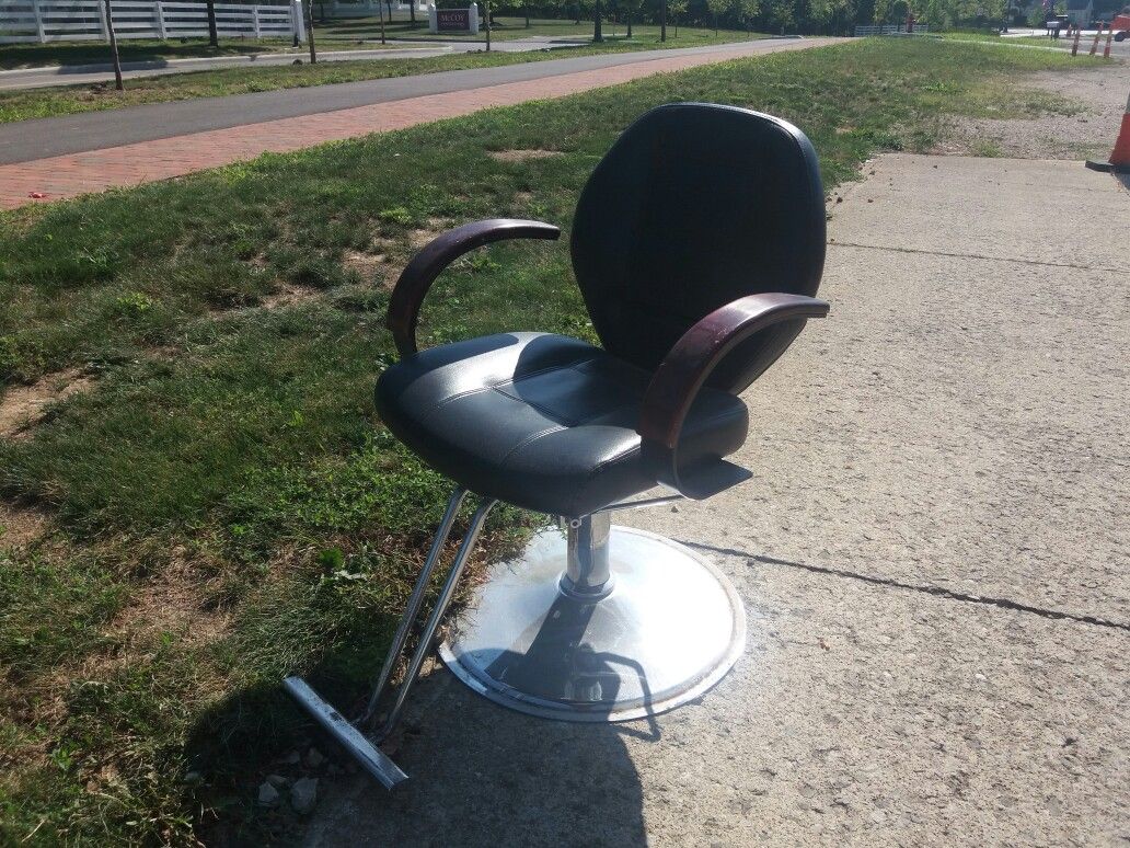 FREE SCRAP METAL HEAVY SALON CHAIR