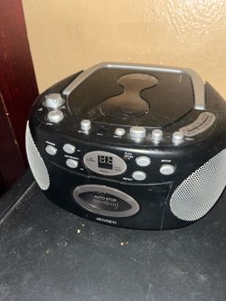 Portable radio cassette and cd player