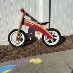 Radio Flyer Kids Balance Bike 