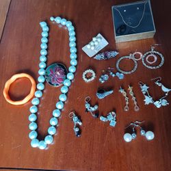 Lot Vintage Jewelry