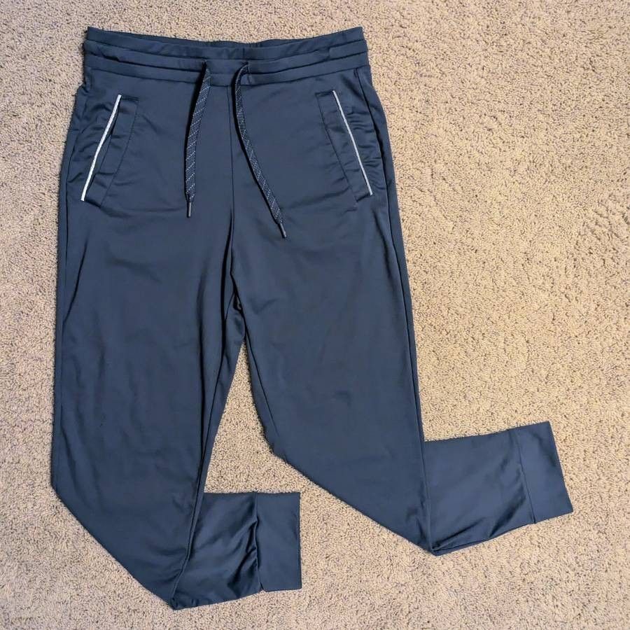 32 Degrees Heat men's size Small slim fit grey performance jogger pants with drawstring and 3 pockets