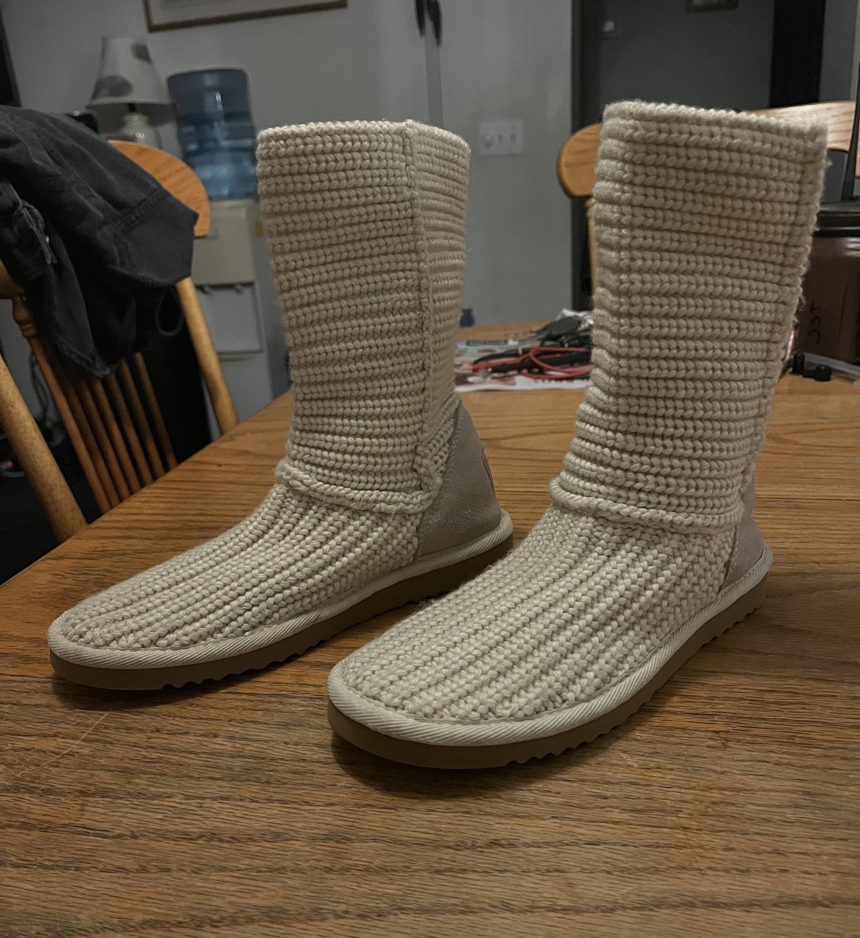 Women’s UGG Blonde Tan Boots Size 6 In Perfect Condition