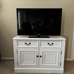 SOLID WOOD TV STAND