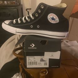 Brand New Men’s 10  Converse