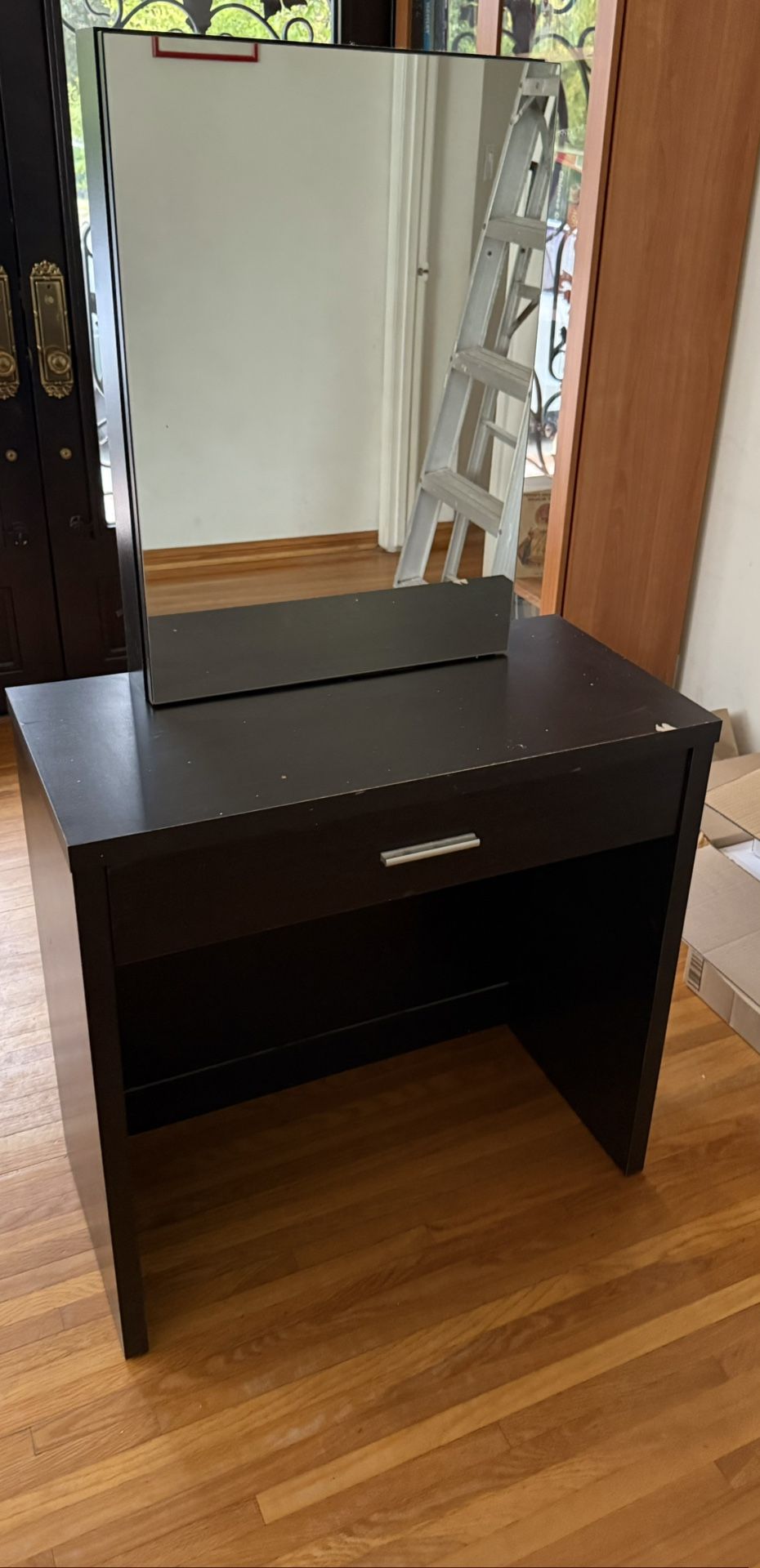 Makeup Vanity With Mirror