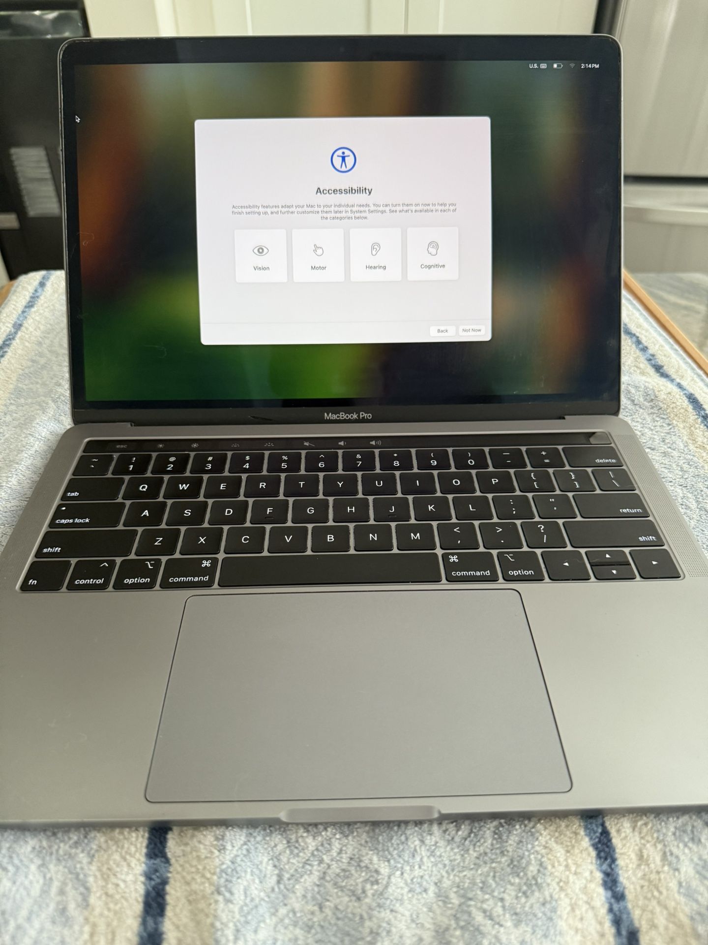 MackBook Pro (13-inch, 2019, Two Thunderbolt 3 ports)