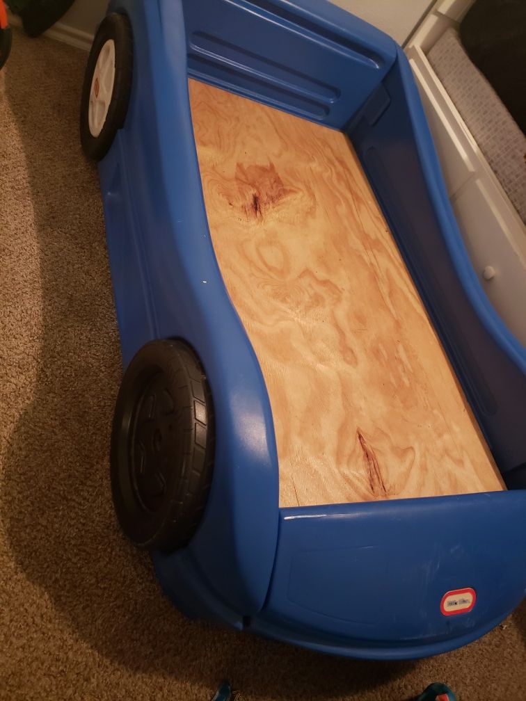 Little tikes car bed.