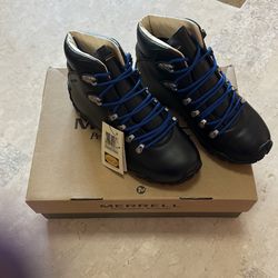 Merrell Woman Black Boots Size 9